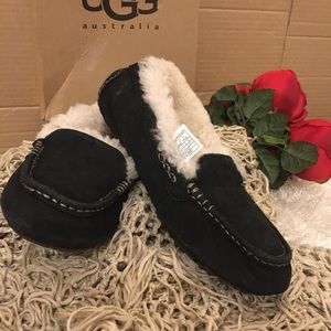 Women’s Uggs Ansley Moccasins size 9